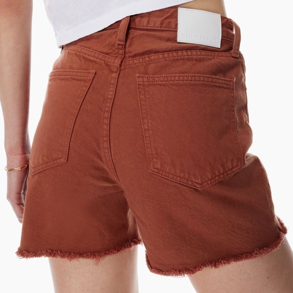 Aritzia NWT Denim Forum The Yoko Mid Thigh Short in Terracotta Size 25